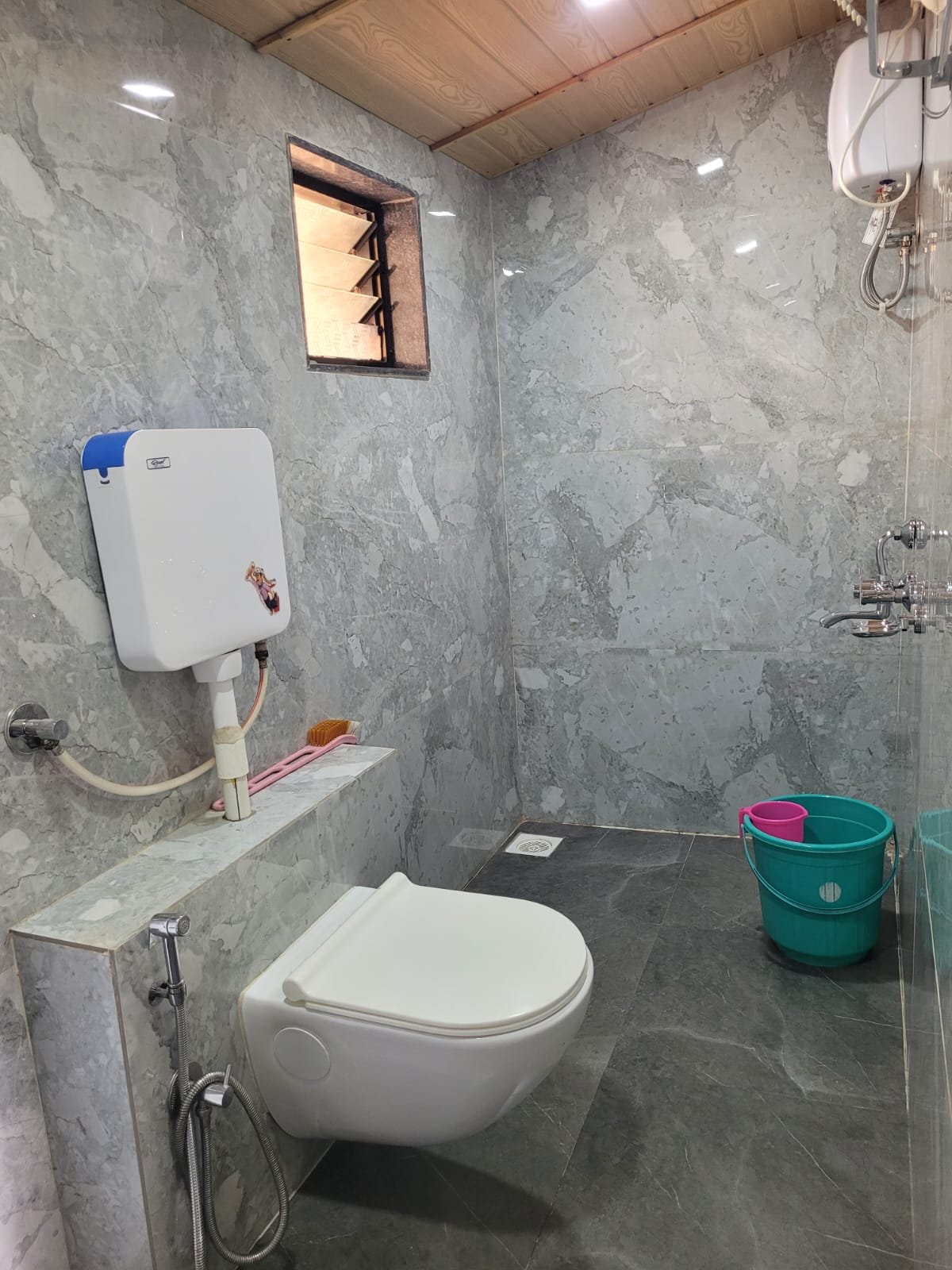 Guest washroom at Kaas Valley Stays